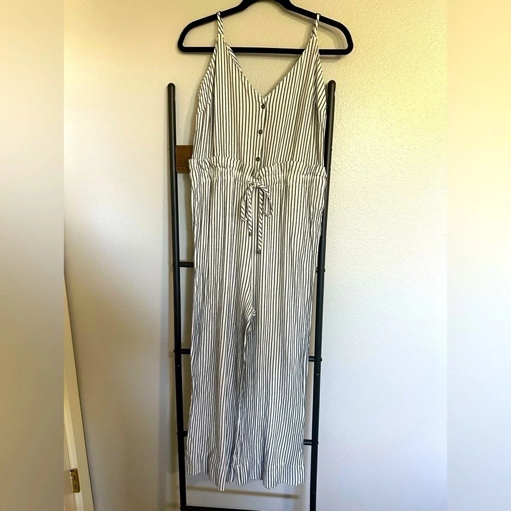 Splendid Crosshatch Linen Natural/Navy Stripes with Tie Waist Jumpsuit. Large. - Picture 8 of 14